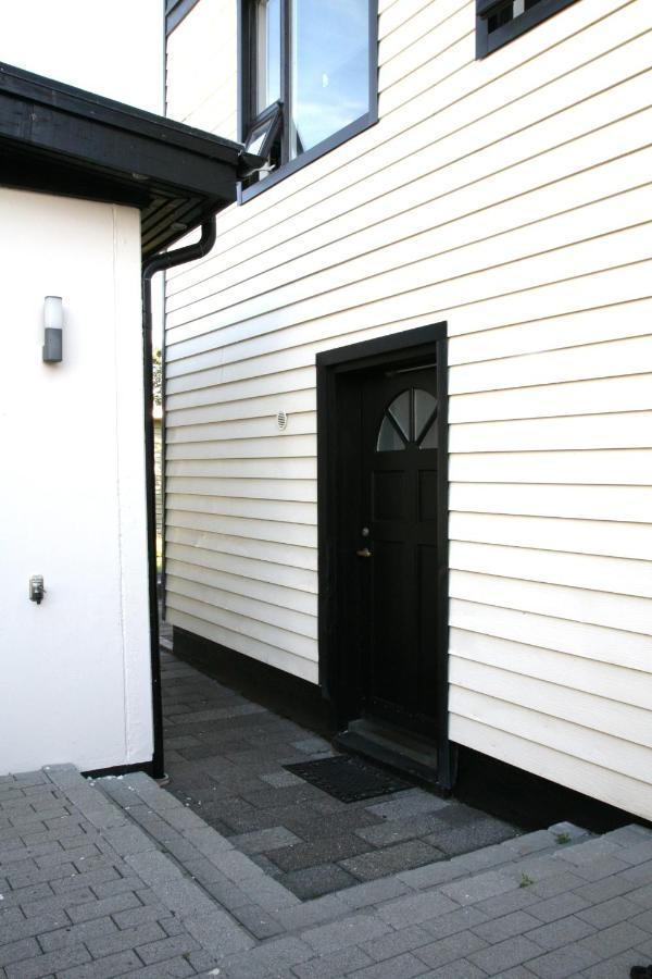 Spacious & Refurbished 1 Bedroom Apartment In Suburban Reykjavik Garthabaer Bagian luar foto